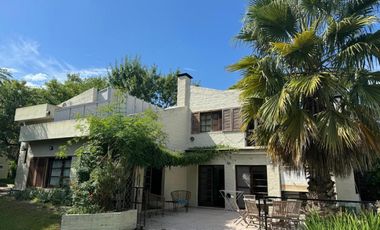 Casa en venta - 4 Dormitorios 3 Baños - Cochera - 800Mts2 - Pilar