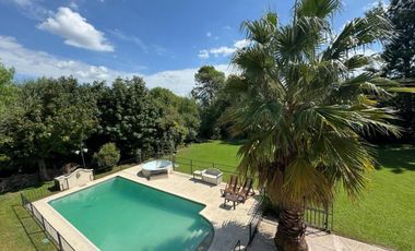 Casa en venta - 4 Dormitorios 3 Baños - Cochera - 800Mts2 - Pilar