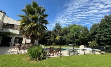 Casa en venta - 4 Dormitorios 3 Baños - Cochera - 800Mts2 - Pilar