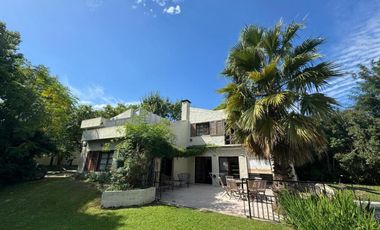 Casa en venta - 4 Dormitorios 3 Baños - Cochera - 800Mts2 - Pilar