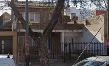 Casa en venta - 4 Dormitorios 2 Baños - Cocheras - 250Mts2 - Rosario