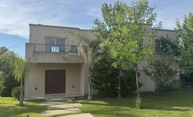 Casa en Alquiler Anual en San Rafael, Villanueva