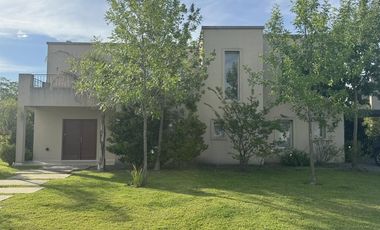 Casa en Alquiler Anual en San Rafael, Villanueva