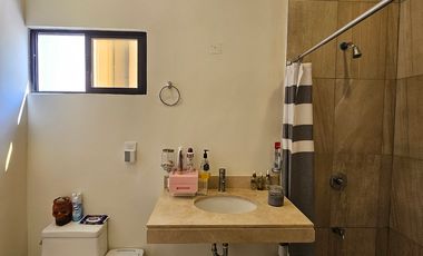 Casa con PANELES SOLARES y habitación en planta baja