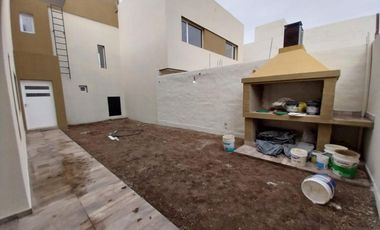 Alquiler de Casa de 3 Dorm. B° La Alameda - Cipolletti