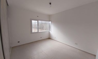 Alquiler de Casa de 3 Dorm. B° La Alameda - Cipolletti