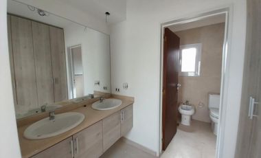 Alquiler de Casa de 3 Dorm. B° La Alameda - Cipolletti