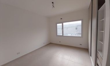 Alquiler de Casa de 3 Dorm. B° La Alameda - Cipolletti