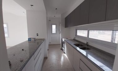 Alquiler de Casa de 3 Dorm. B° La Alameda - Cipolletti