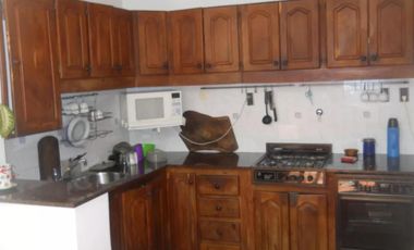 Casa en venta - 5 Dormitorios 2 Baños - Avellaneda