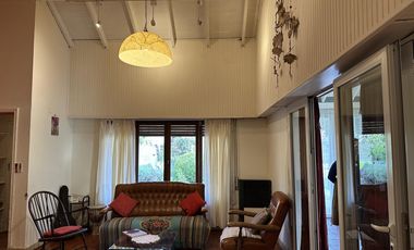 Casa sobre dos lotes