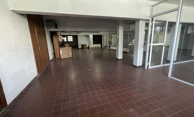 Oficina/ Local - Dos pisos completos en Alquiler!