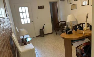 Casa en venta - 4 Dormitorios 5 Baños - Local - 380Mts2 - Olivos