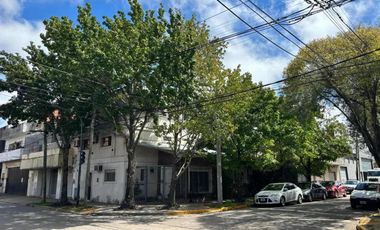 Casa en venta - 4 Dormitorios 5 Baños - Local - 380Mts2 - Olivos