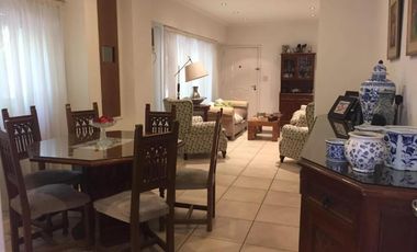 Casa en venta - 4 Dormitorios 5 Baños - Local - 380Mts2 - Olivos