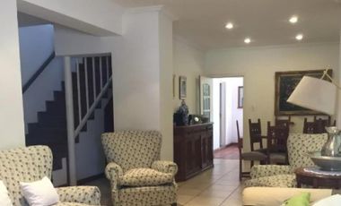 Casa en venta - 4 Dormitorios 5 Baños - Local - 380Mts2 - Olivos