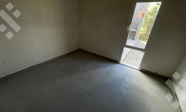 VENTA CASA (EN POZO) 2 DORMITORIOS EN Bº lOS SAUCES  EN POZO- FERNANDEZ ORO.