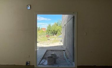 VENTA CASA (EN POZO) 2 DORMITORIOS EN Bº lOS SAUCES  EN POZO- FERNANDEZ ORO.