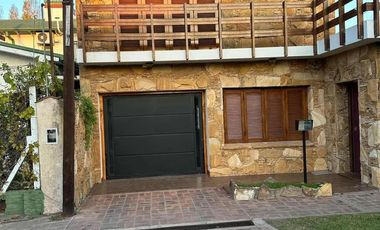 Casa en Venta - 3 Dormitorios 2 Baños - 300mts2 - La Plata