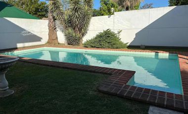 Casa en Venta - 3 Dormitorios 2 Baños - 300mts2 - La Plata