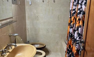 Casa en Venta - 3 Dormitorios 2 Baños - 300mts2 - La Plata