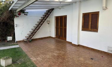 Casa en Venta - 3 Dormitorios 2 Baños - 300mts2 - La Plata
