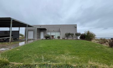 Casa en  venta 2 dormitorios vista al lago Mari Menuco, barrio La Peninsula