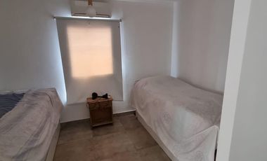 Casa en  venta 2 dormitorios vista al lago Mari Menuco, barrio La Peninsula