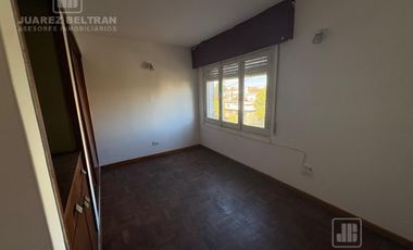 Casa esquina en alquiler - 3 dormitorios - Barrio Cofico