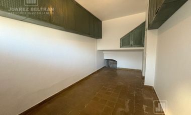 Casa esquina en alquiler - 3 dormitorios - Barrio Cofico