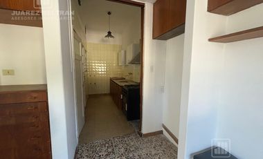 Casa esquina en alquiler - 3 dormitorios - Barrio Cofico