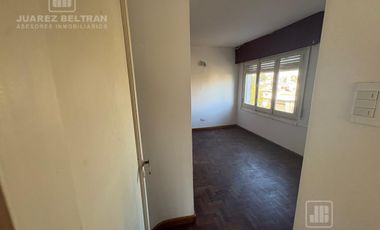 Casa esquina en alquiler - 3 dormitorios - Barrio Cofico