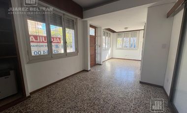 Casa esquina en alquiler - 3 dormitorios - Barrio Cofico