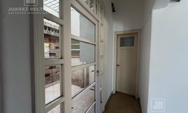 Casa esquina en alquiler - 3 dormitorios - Barrio Cofico