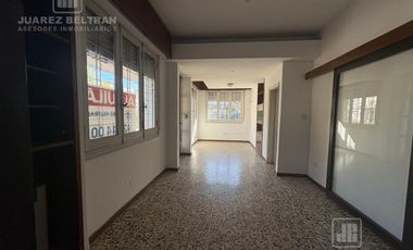 Casa esquina en alquiler - 3 dormitorios - Barrio Cofico