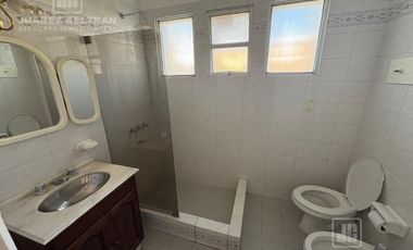 Casa esquina en alquiler - 3 dormitorios - Barrio Cofico