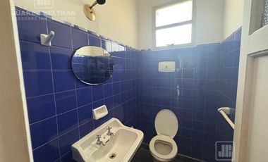 Casa esquina en alquiler - 3 dormitorios - Barrio Cofico