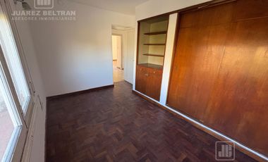 Casa esquina en alquiler - 3 dormitorios - Barrio Cofico