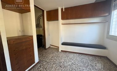 Casa esquina en alquiler - 3 dormitorios - Barrio Cofico