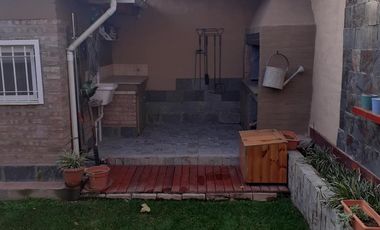 Casa en venta - 3 Dormitorios 1 Baño - Cipolletti
