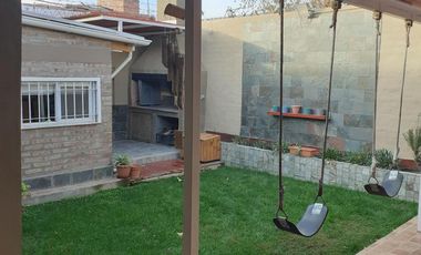 Casa en venta - 3 Dormitorios 1 Baño - Cipolletti