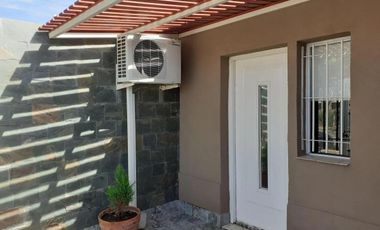 Casa en venta - 3 Dormitorios 1 Baño - Cipolletti