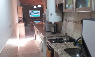 Casa en venta - 3 Dormitorios 1 Baño - Cipolletti