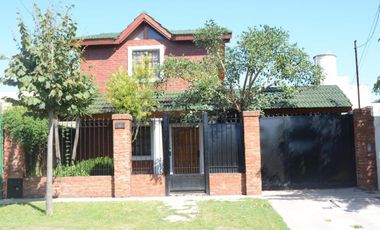 Casa en venta - 2 Dormitorios 3 Baños - Pilar