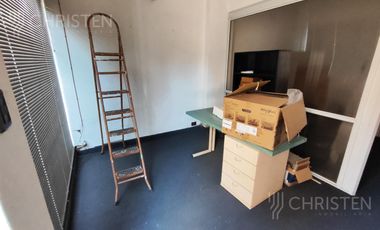 Casa en  venta. Terreno de 10m x 45m. 4 dormitorios y dos baños