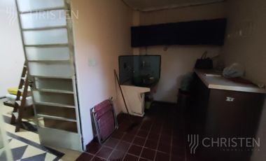Casa en  venta. Terreno de 10m x 45m. 4 dormitorios y dos baños