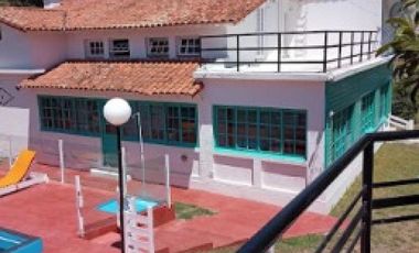 Casa en venta - 5 Dormitorios 3 Baños - Mar de Ajó