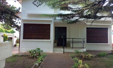 Casa en venta - 5 Dormitorios 3 Baños - Mar de Ajó