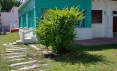 Casa en venta - 5 Dormitorios 3 Baños - Mar de Ajó