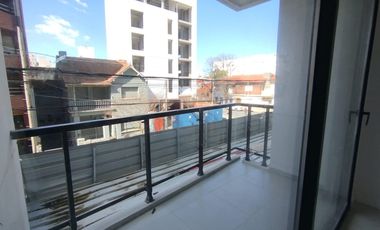 Departamento 2 amb con Balcon a la Calle